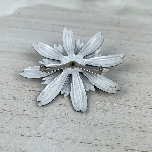 VTG 1960’s Black White Daisy Flower Brooch Pin Metal & Enamel Mod Style 60’s - Picture 8 of 16